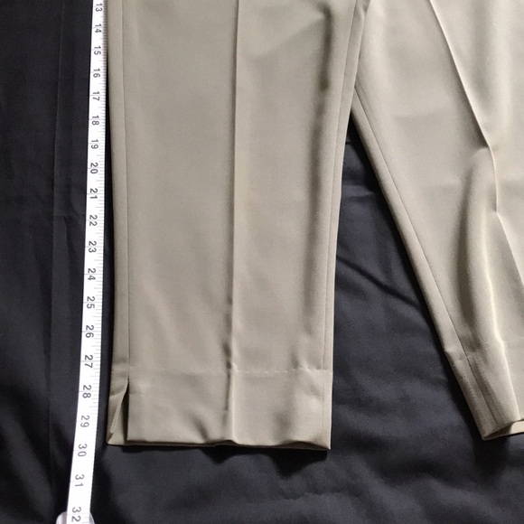 Olive Green Lightweight Capris / Pedal Pushers / Crops; Size 2 Petite - Picture 8 of 10